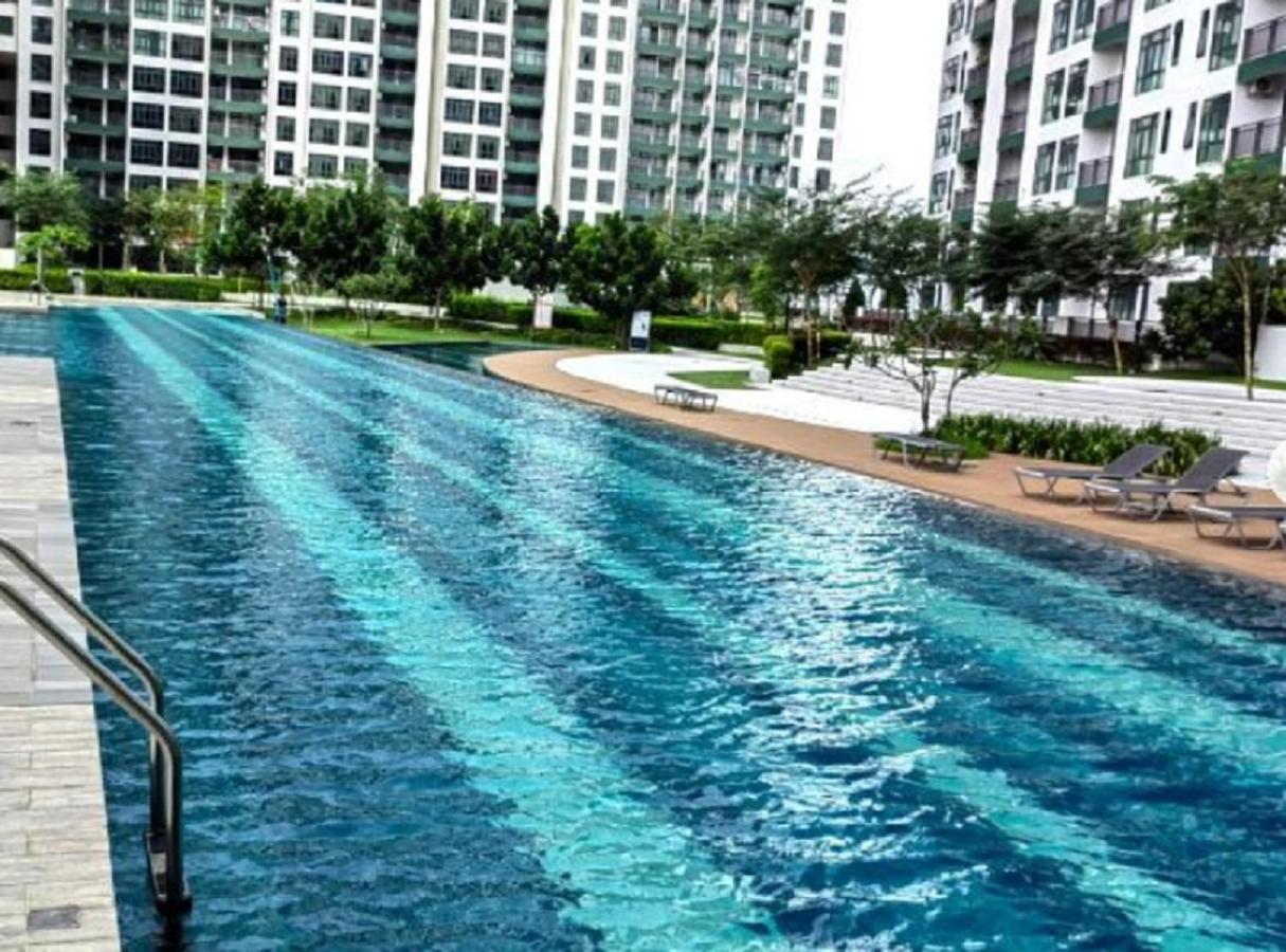 Homenest Jb City Poolview Suite By Cozy Home Johor Bahru Exteriör bild